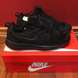 Mens new Triple Black Nike Roshe Two Size 11 Shoes